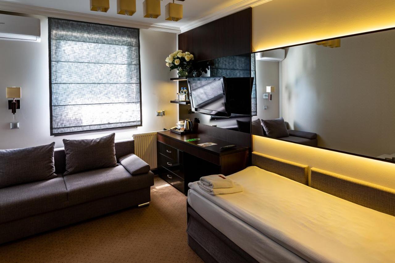 Hotel Senator Konferencje & Spa สตาราโควิเซอ ภายนอก รูปภาพ