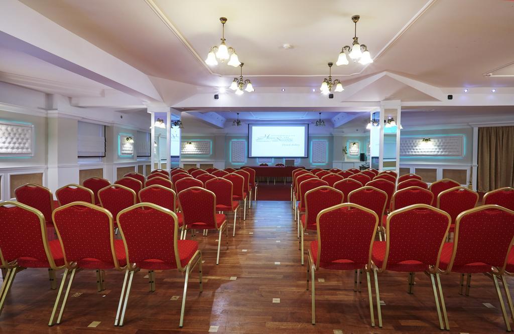 Hotel Senator Konferencje & Spa สตาราโควิเซอ ภายนอก รูปภาพ