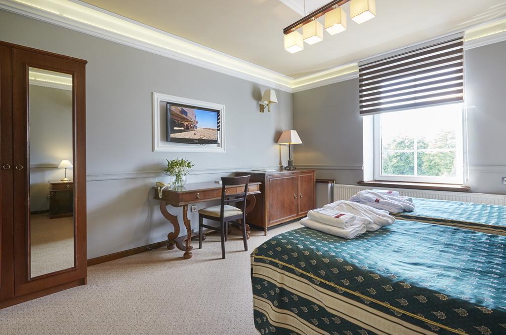 Hotel Senator Konferencje & Spa สตาราโควิเซอ ภายนอก รูปภาพ
