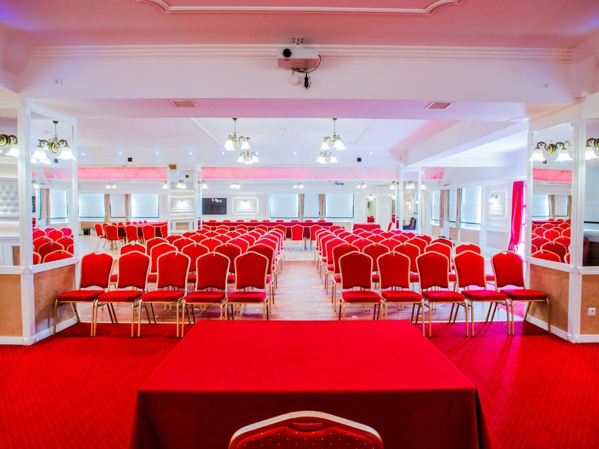 Hotel Senator Konferencje & Spa สตาราโควิเซอ ภายนอก รูปภาพ