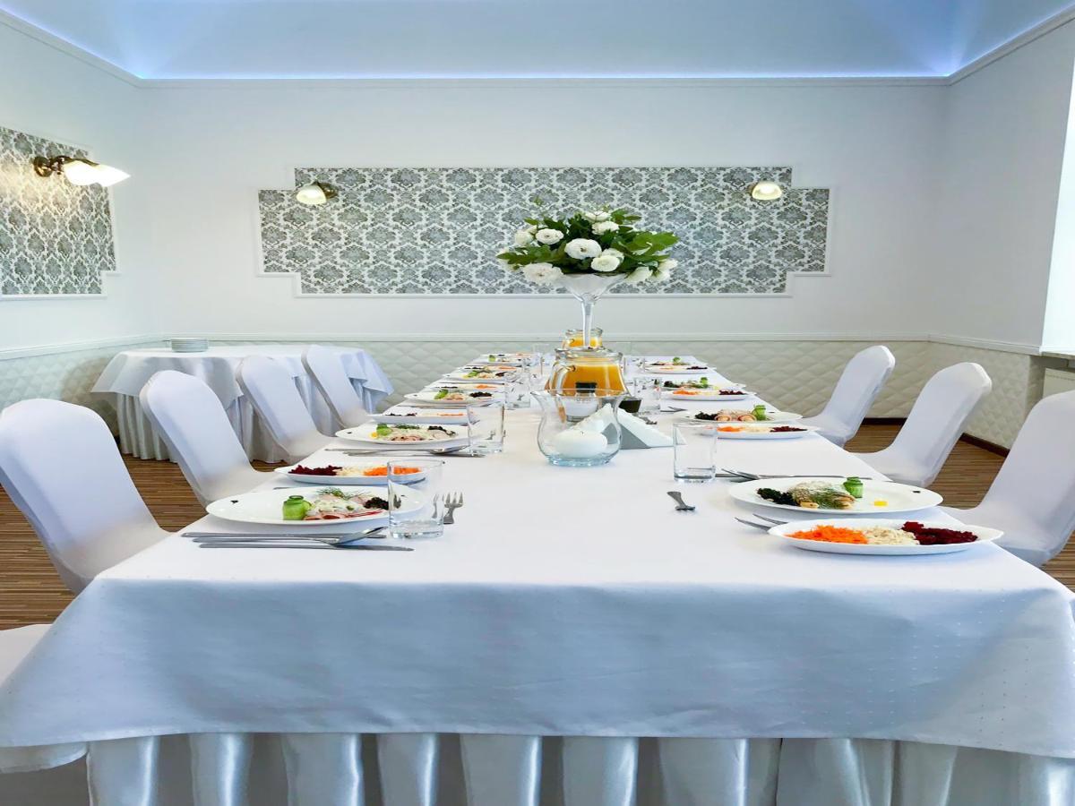 Hotel Senator Konferencje & Spa สตาราโควิเซอ ภายนอก รูปภาพ